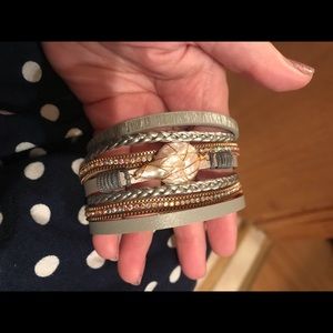 Magnetic 7 strand bracelet